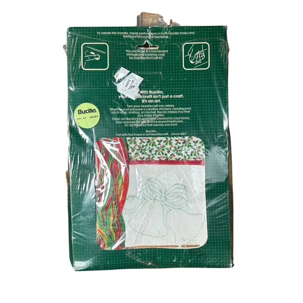 Bucilla Christmas Heirloom set of 4 Placemat Napkin- Unused- Embroidery Kit